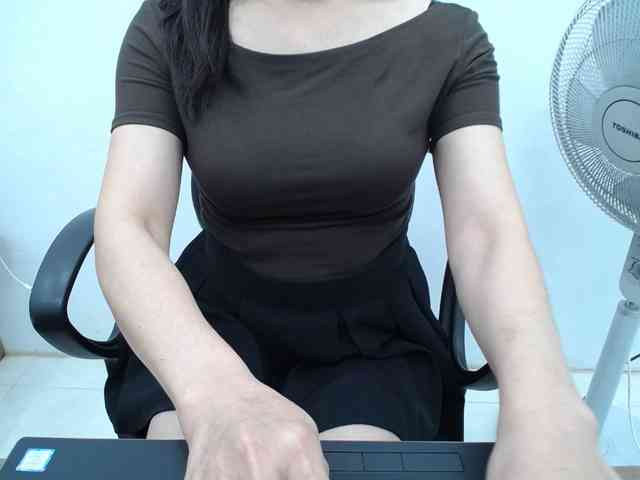 Lady-Young webcam