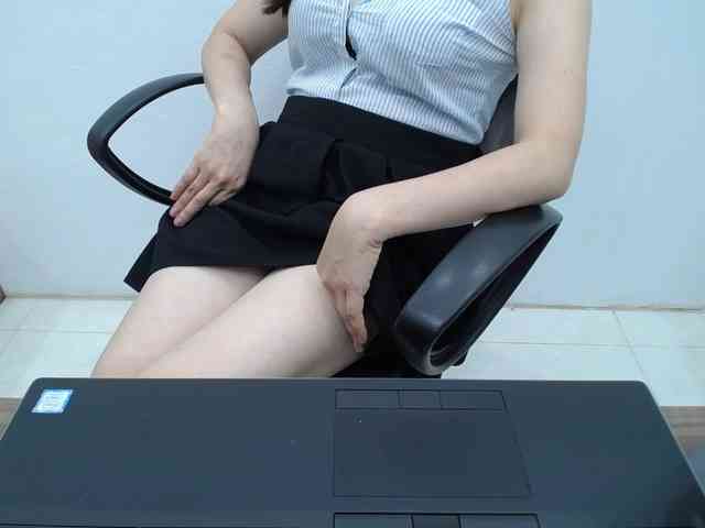 Lady-Young webcam