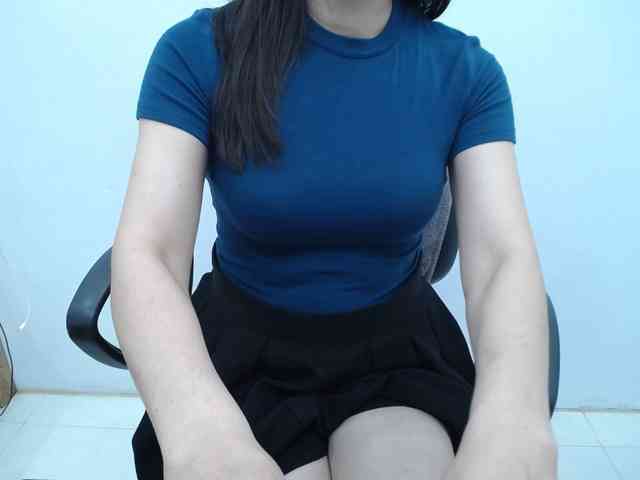 Lady-Young webcam