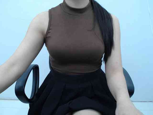 Lady-Young webcam