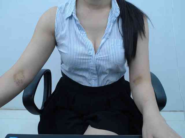 Lady-Young webcam