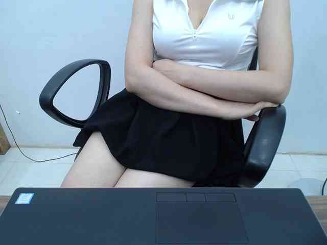 Lady-Young webcam