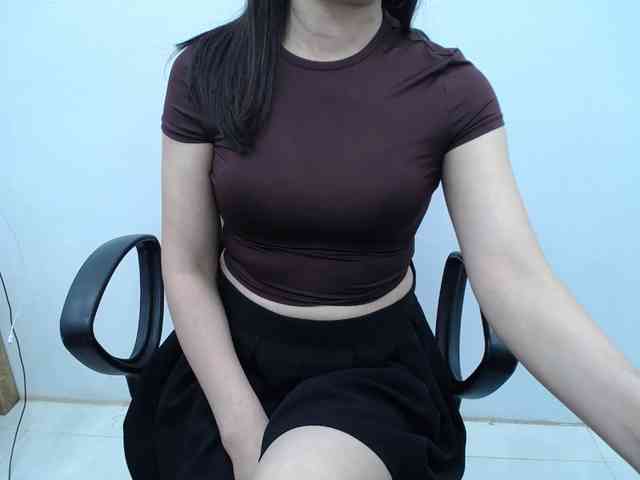 Lady-Young webcam