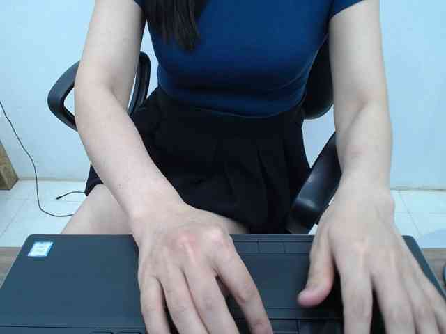 Lady-Young webcam