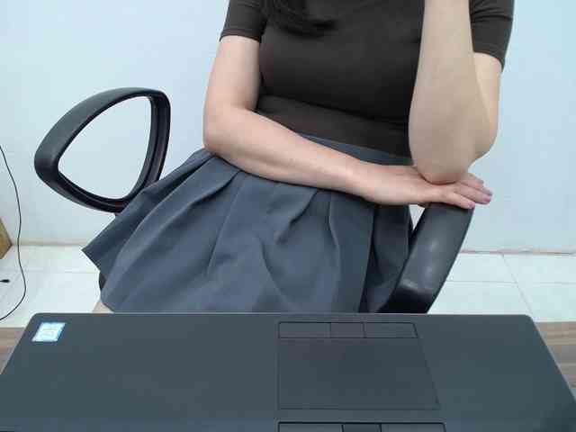 Lady-Young webcam
