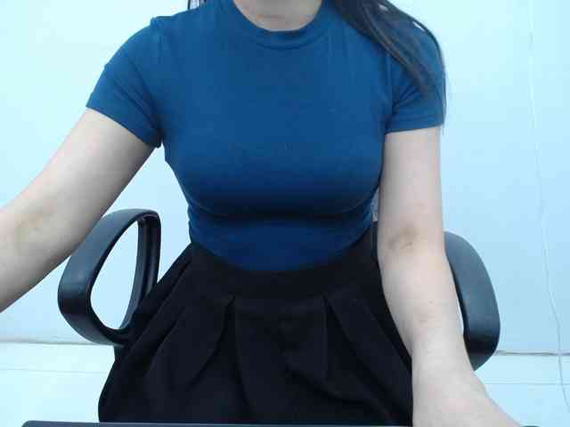Lady-Young webcam