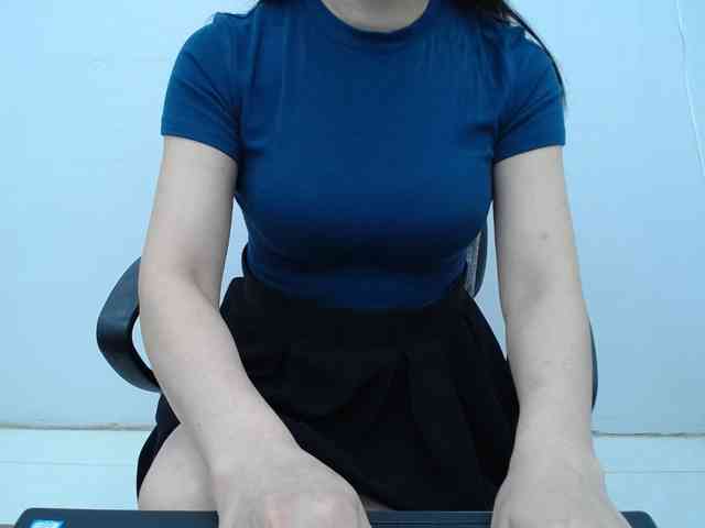 Lady-Young webcam