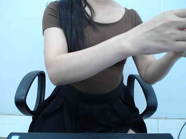 Lady-Young webcam