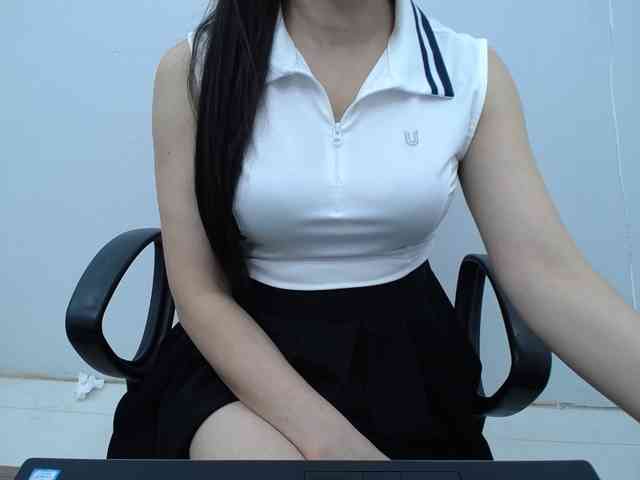 Lady-Young webcam