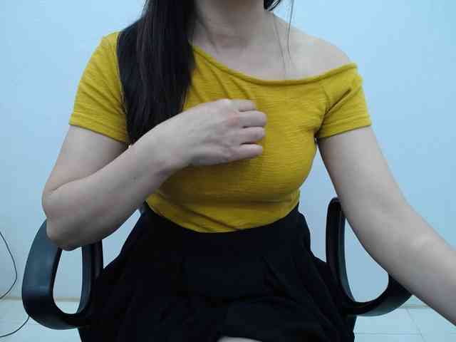 Lady-Young webcam