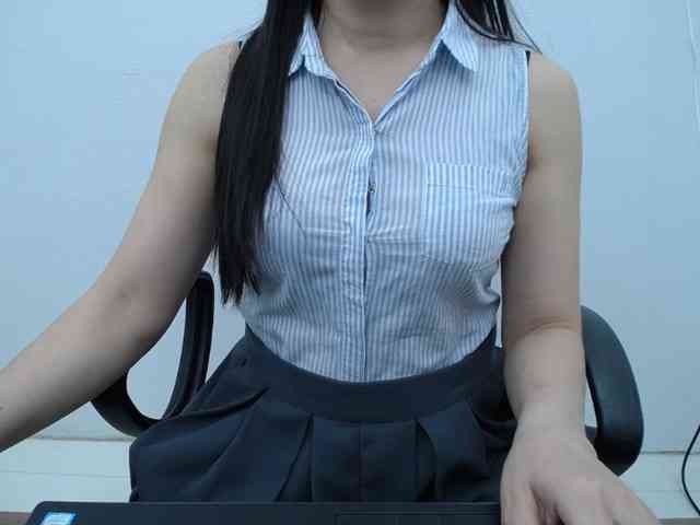 Lady-Young webcam