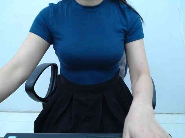 Lady-Young webcam
