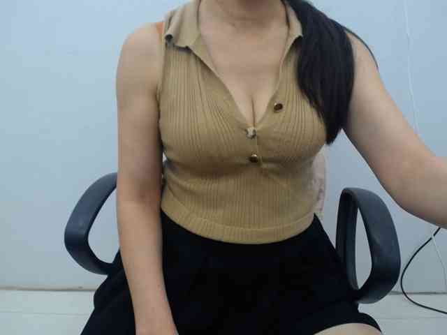 Lady-Young webcam
