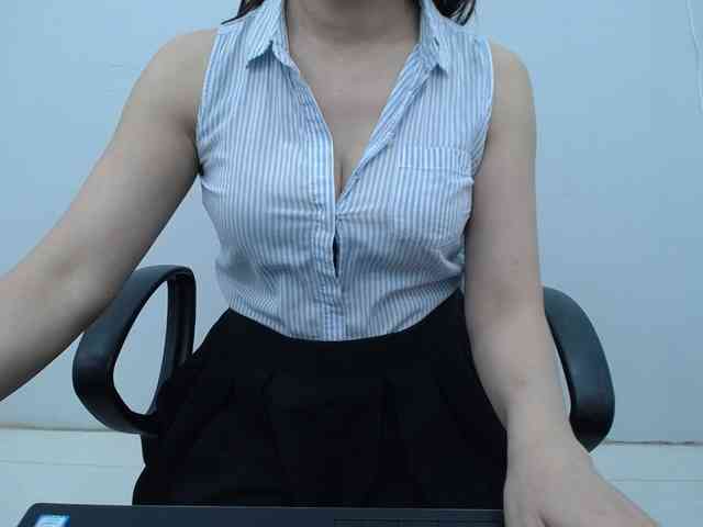 Lady-Young webcam