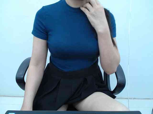 Lady-Young webcam
