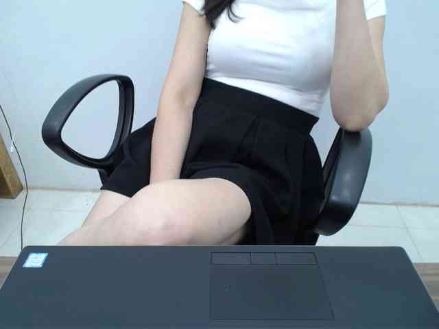 Lady-Young webcam