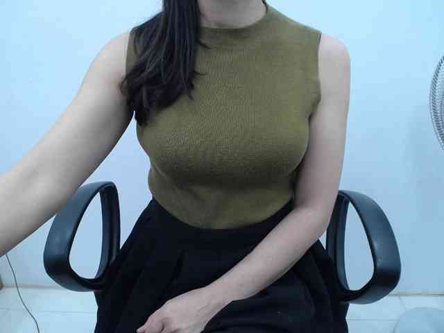 Lady-Young webcam