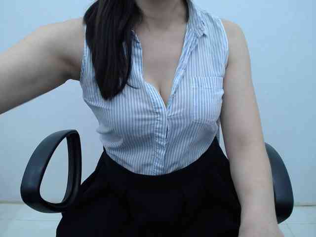 Lady-Young webcam