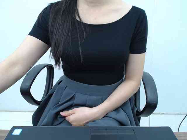Lady-Young webcam