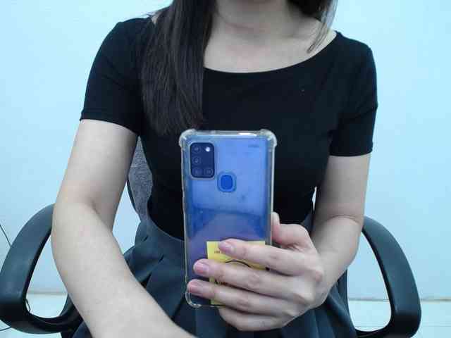 Lady-Young webcam