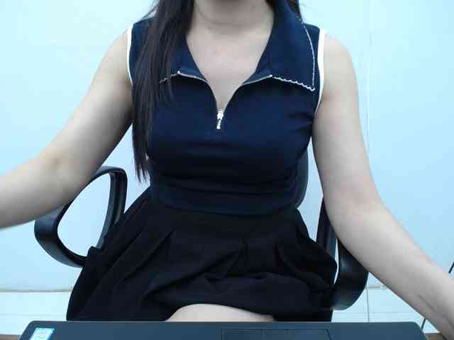 Lady-Young webcam