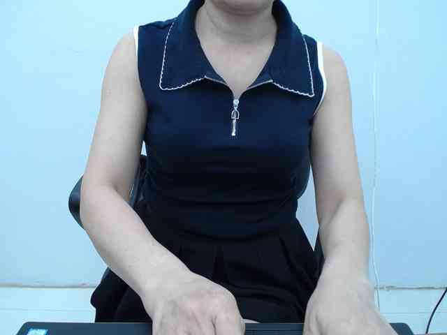 Lady-Young webcam