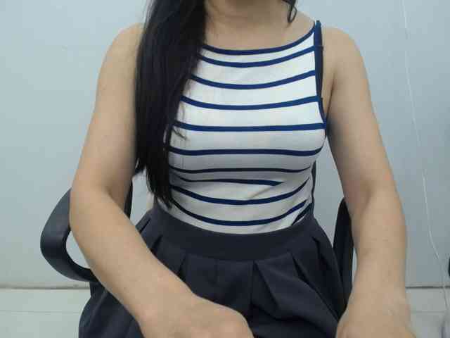 Lady-Young webcam