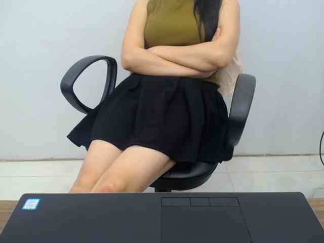 Lady-Young webcam