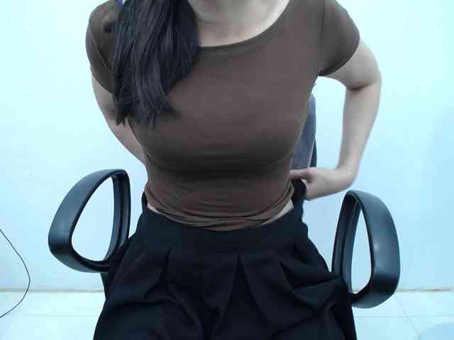 Lady-Young webcam