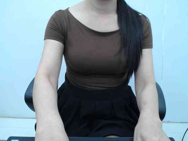 Lady-Young webcam