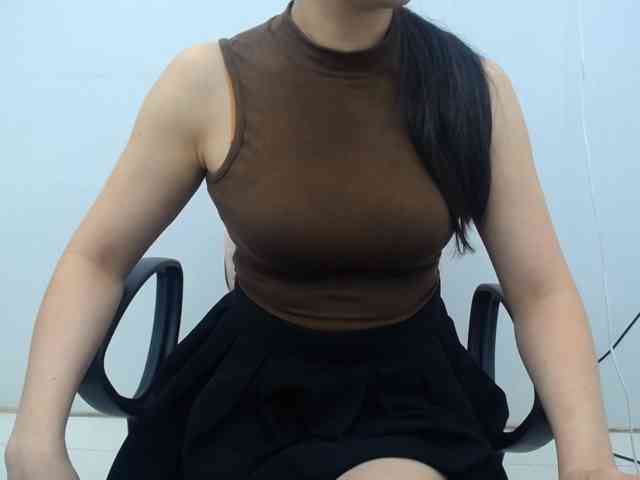 Lady-Young webcam