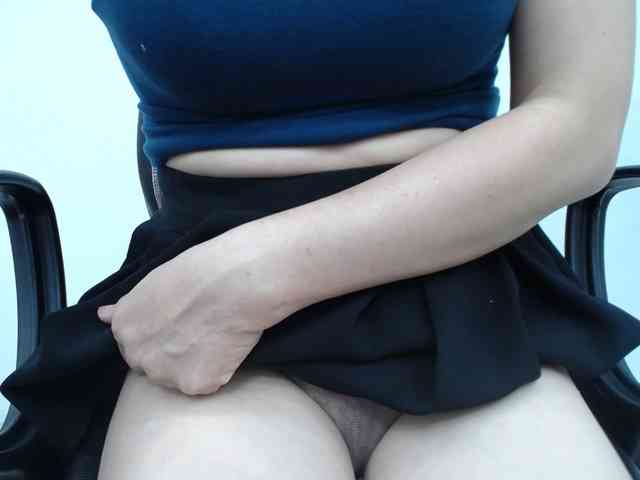 Lady-Young webcam