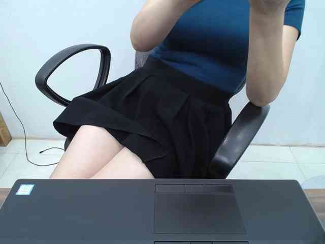 Lady-Young webcam