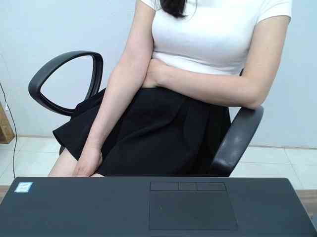 Lady-Young webcam