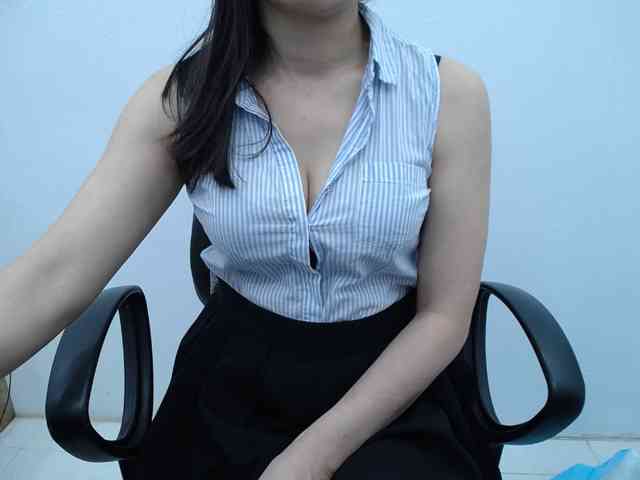 Lady-Young webcam