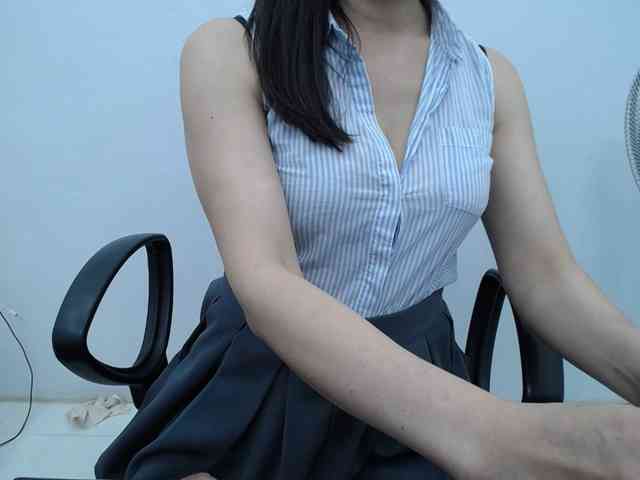Lady-Young webcam