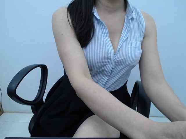 Lady-Young webcam