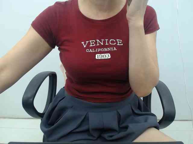 Lady-Young webcam