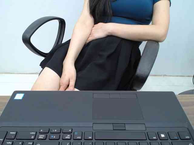 Lady-Young webcam