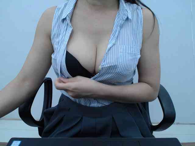 Lady-Young webcam