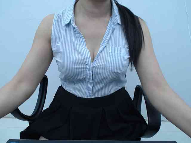 Lady-Young webcam