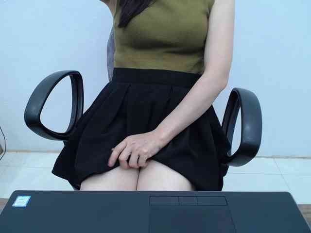 Lady-Young webcam