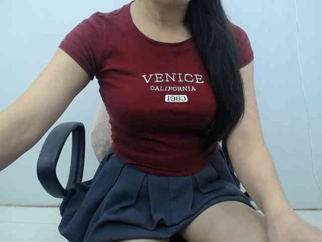 Lady-Young webcam