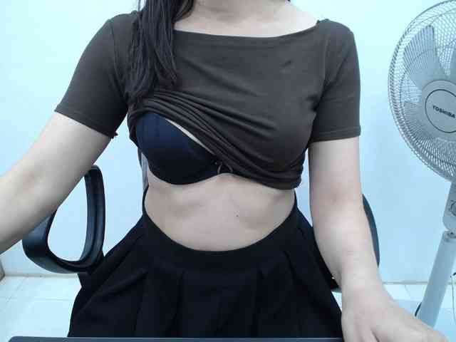 Lady-Young webcam