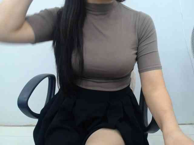 Lady-Young webcam