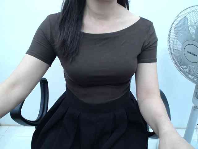 Lady-Young webcam