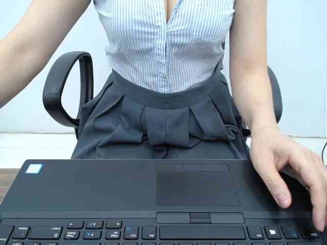 Lady-Young webcam