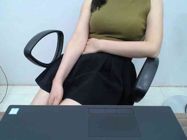 Lady-Young webcam