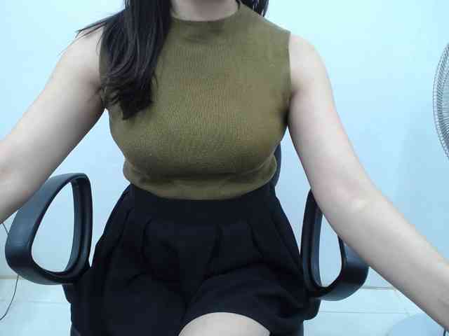 Lady-Young webcam