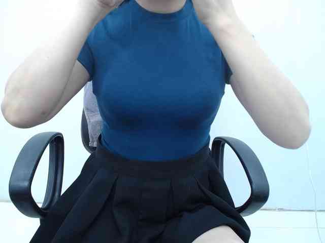 Lady-Young webcam
